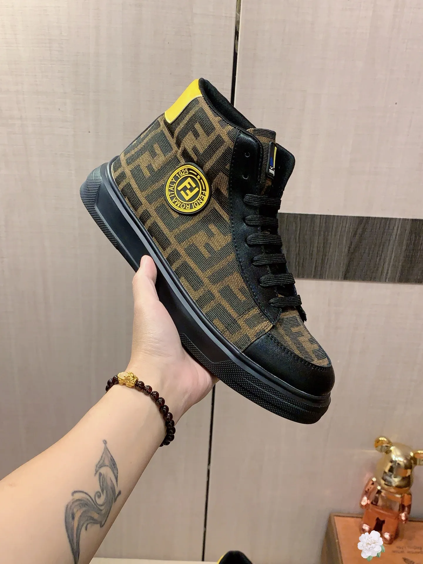 High-top men's shoes 💰442💰💰🎩🎩[Lightning][Lightning] "FENDI*" latest • popular casual shoes, top brand [Seduce] luxury~purchase, top-quality~. [Strong] The upper is made of imported breathable cowhide with fabric material ➕ Breathable sheepskin feet (•) and fine workmanship. The original stylish and stylish soft rubber wear-resistant and non-slip outsole is light and comfortable on the feet. The real thing looks better when taken in real life. 111: code: 38-44, 2️⃣ colors selected